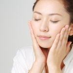 目の下のたるみの原因