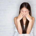 精神的なストレスや不規則な生活習慣や食習慣がシワの原因だった!?